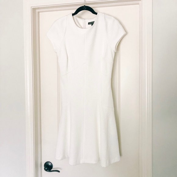 Banana Republic Dresses & Skirts - Banana Republic Textured Flounce Dress Banana Republic Dresses & Skirts - Banana Republic Textured Flounce Dress